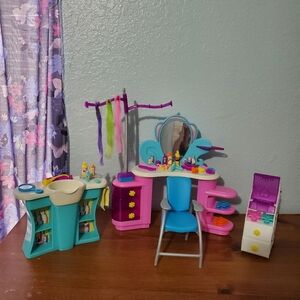 Vintage 2002 Mattel Barbie, Hair Salon Playset with Accessories.